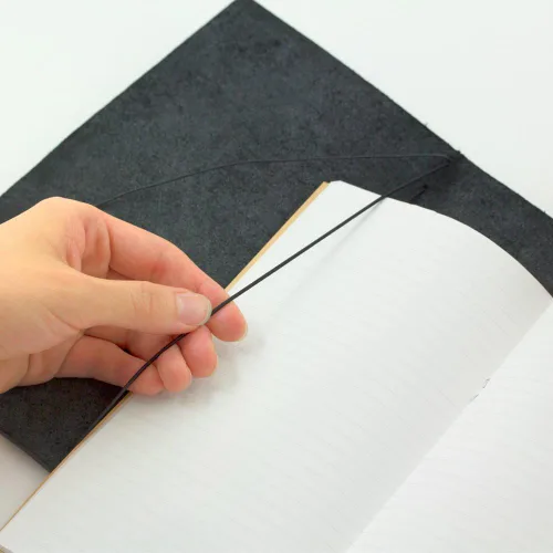 Vista 7 de Libreta negra de piel para viajeros Midori