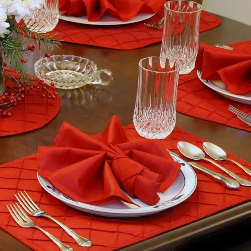 Vista 2 de 4 unidades, color rojo Shantung Cloth Servilletas