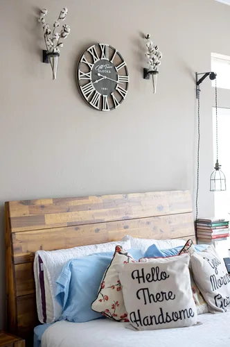 Vista 4 de Reloj de pared rústico de madera romana vintage de 18 pulgadas, manecillas plateadas (letras de madera blanca, 18 pulgadas)