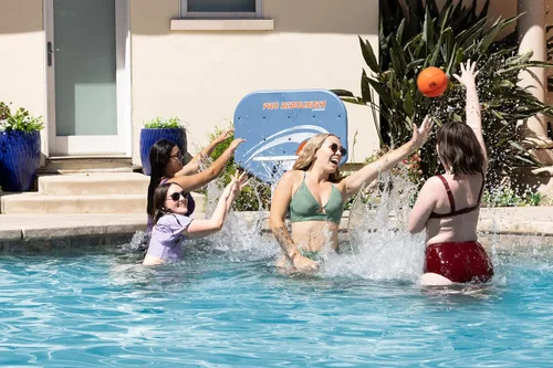 Vista 5 de Poolmaster Juego de aro de baloncesto ajustable Pro Rebounder junto a la piscina, tablero para todo tipo de clima, altura ajustable de 40 a 74
