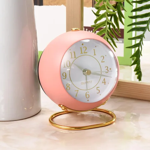 Vista 3 de Tetino Relojes despertadores analógicos, retroiluminación retro, bonito diseño simple, pequeño reloj de escritorio con luz nocturna, silencioso sin