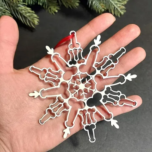 Vista 4 de Adorno de copo de nieve con pene - El adorno más divertido del siglo, divertido adorno de copo de nieve para árbol de Navidad, espejo retrovisor