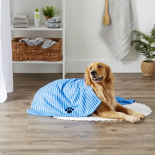 Vista 5 de Toalla para mascotas bordada DII Design, 44 x 27.5 pulgadas, azul rayado