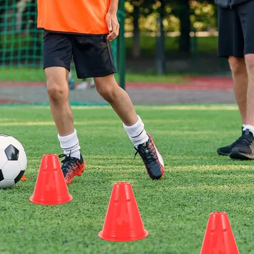 Vista 2 de ABOOFAN 20 conos pequeños de entrenamiento de agilidad para fútbol, fútbol, patinaje sobre ruedas, marcadores de plástico para taladros, carreras