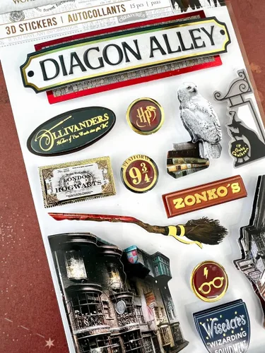 Vista 5 de Paper House Productions Harry Potter - Hoja de calcomanías 3D troqueladas para álbum de recortes - Diagon Alley, paquete de 3