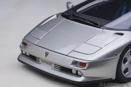Vista 13 de AUTOart Lamborghini Diablo SE30 JOTA (TITANIO/Plateado metálico)