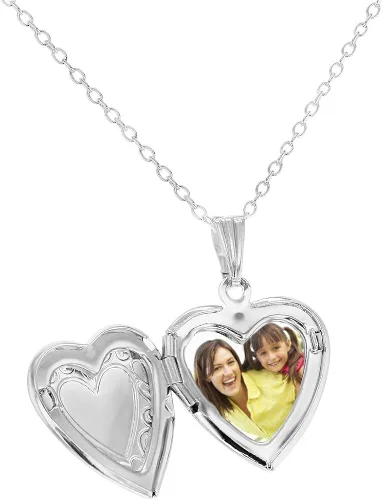 Vista 2 de In Season Jewelry Collar con colgante de medallón de fotos de corazón pequeño de amor en tono plateado, ideal para niños pequeños y niñas pequeñas