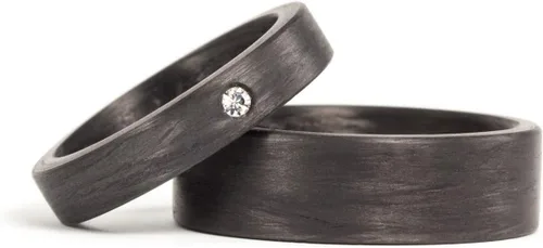 Vista 2 de Set of two black carbon fiber wedding and engagement bands. Unique jewelry rings. Engagement Rings (00101_4S1_7N)
