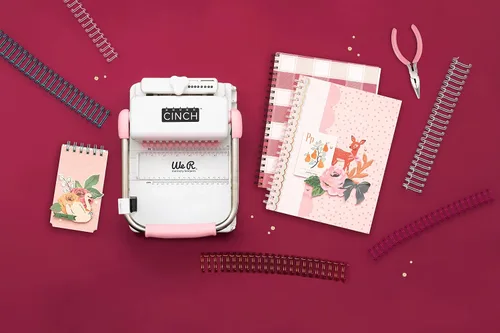 Vista 4 de We R Memory Keepers, Máquina Encuadernadora de Libros Cinch 2, Rosa/Blanco, Diseño Fácil de Usar con Regla Deslizante, Compatible con Bobinas