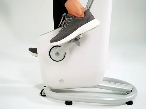 Vista 4 de Lifespan Fitness Bicicleta de oficina Ampera, bicicleta de escritorio con generación de energía con materiales HIPS ecológicos y sostenibles, puerto