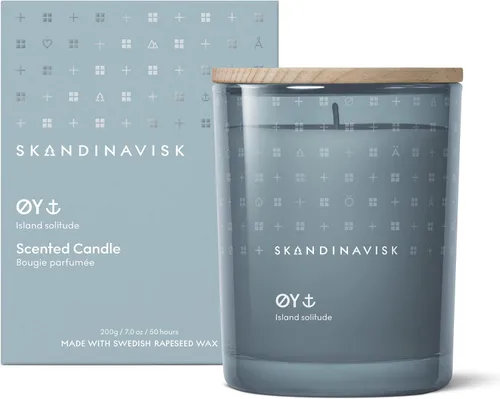 Vista 26 de Skandinavisk HAV - Vela perfumada 'Sea' Mini. Notas de fragancia: Spray de sal y algas marinas, espino y rosa de playa. 2.3 oz.