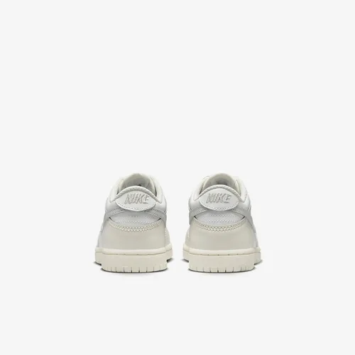 Vista 810 de Nike Kid's Dunk Low Sneaker