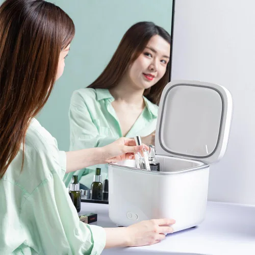 Vista 3 de Skincare Fridge - Mini refrigerador y calentador para maquillaje rojo