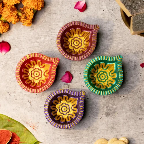 Vista 2 de Paquete de 24 diyas de arcilla con mechas de algodón, decoraciones Diwali para el hogar, Mitti Diya para Pooja, decoración india de Pooja