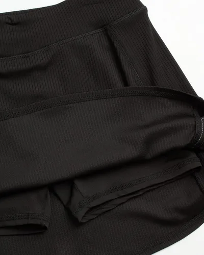 Vista 3 de New Balance Conjunto de falda para niña, 2 piezas, camiseta de manga corta y falda pantalón (talla 7-16)