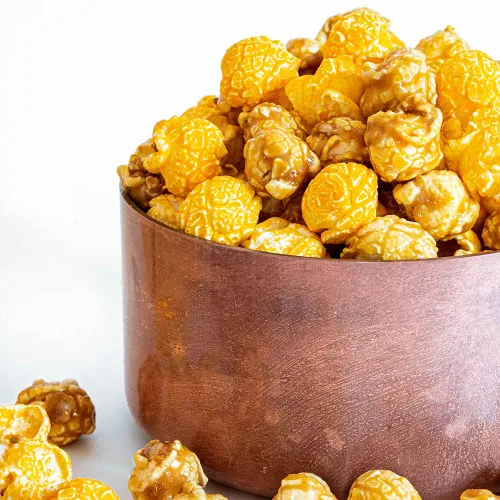 Vista 4 de G.H. Cretors Palomitas de maíz con caramelo gourmet - Queso irresistible y rico sabor a caramelo en prácticas bolsas individuales, 7.5 onzas