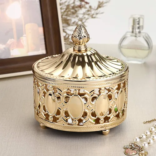 Vista 5 de Hipiwe Joyero de metal hueco con tapa, organizador de joyas con espejo dorado, anillo y aretes, collar, caja de almacenamiento para decoración