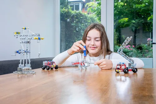 Vista 2 de Eitech Kit de construcción de grúa motorizada de lujo de la serie exclusiva, introducción a la ingeniería y el aprendizaje STEM, acero
