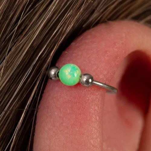 Vista 18 de Variedad de aretes de aro para cartílago