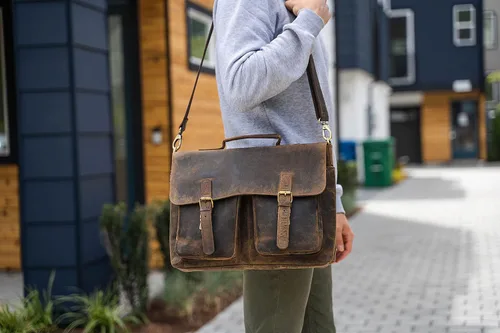 Vista 4 de KomalC Maletín de cuero de 18 pulgadas para computadora portátil, bolsas de mensajero para hombres y mujeres, la mejor bolsa de oficina
