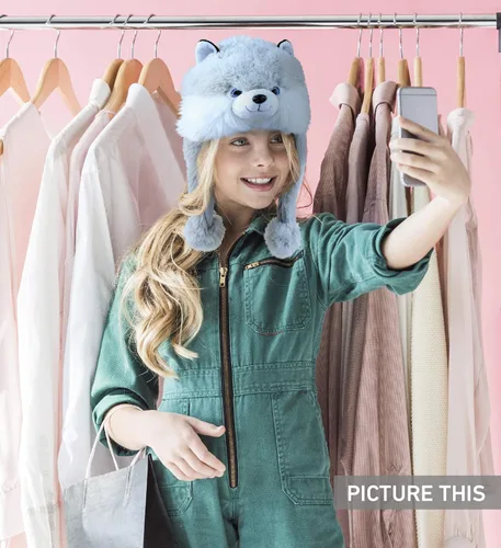 Vista 6 de DolliBu - Sombrero de peluche gris Husky Sombrero súper suave y cálido con orejeras, divertido sombrero loco de fiesta de felpa, sombrero