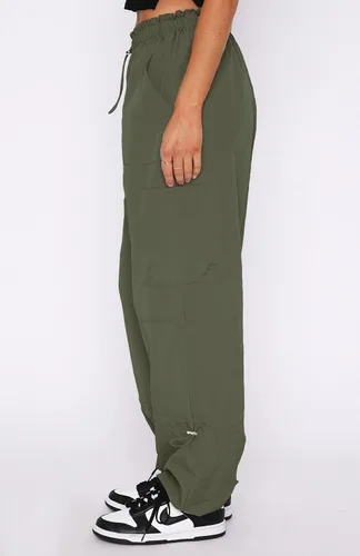 Vista 4 de Waitfairy Pantalones de paracaídas para mujer, pantalones cargo holgados con bolsillos