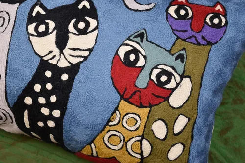 Vista 3 de Funda de almohada lumbar Picasso - Cojín abstracto de gatitos azules - Lana bordada a mano tamaño 14 x 20