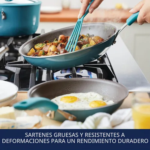 Vista 4 de Rachael Ray Cook + Create - Juego de sartenes antiadherentes, 9.5 pulgadas y 11.75 pulgadas, color azul agave