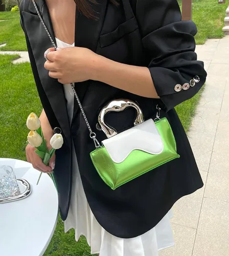 Vista 4 de Bolso pequeño de color plateado, bolsos cruzados, bolsos de noche Y2K, bolso de mano para mujer, bolsos de hombro, bolsa de mano para mujer 2023