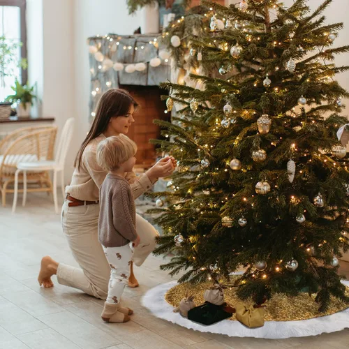 Vista 6 de Falda de árbol de Navidad de 48 pulgadas, lentejuelas doradas brillantes y relucientes con piel sintética, alfombra de árbol de felpa para árbol