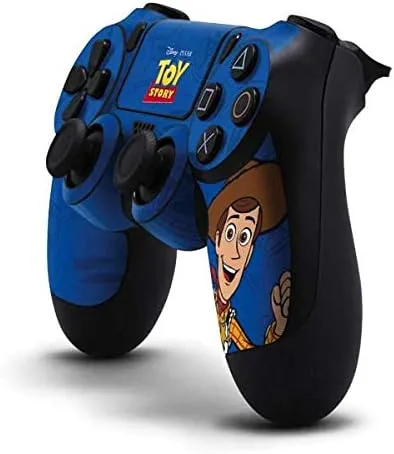 Vista 2 de Skinit - Skin para mando de PS4, diseño de Sheriff Woody de Disney