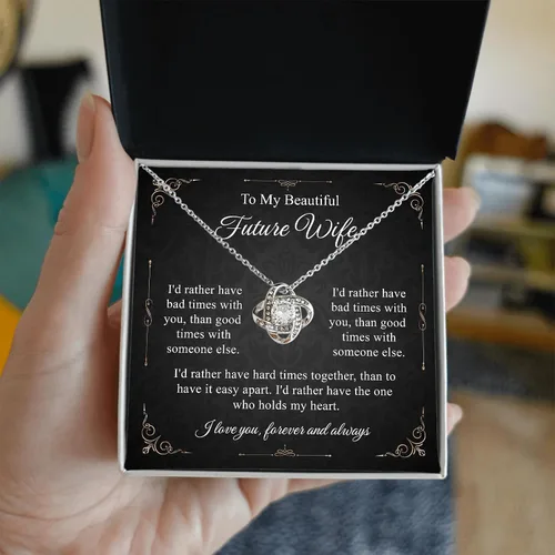 Vista 25 de Collar con texto en inglés «To My Future Wife & Prometido» – Joyería de compromiso con nudo de amor para novia