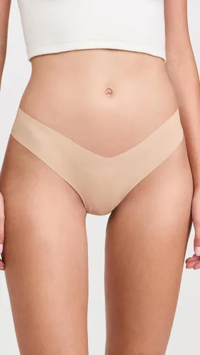 Vista 2 de commando Classic Thong Invisible Everyday Thong No-Show Underwear Loved by Celebrities & Stylists Raw-Cut Microfiber Beige