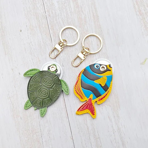 Vista 45 de CATCH ON Paquete de 2 fundas de cuero para Airtag para llavero, bonitos accesorios Kawaii adecuados para Airtag