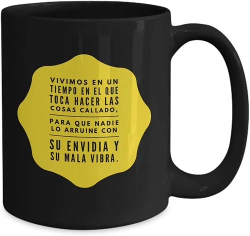 Vista 2 de Taza de Cafe Vivimos Vaso, taza de téa divertidas, tazas personalizadas, taza de café inspiradoras, taza con mensajes positivos.
