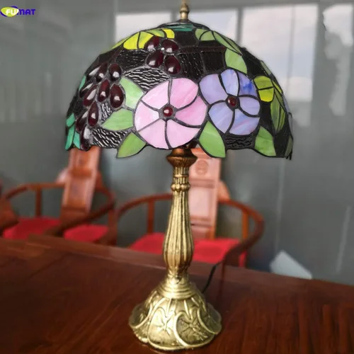 Vista 7 de Lámpara de mesita de noche Tiffany lámpara de mesa para sala de estar, vitral, rosa uva, pantalla hecha a mano, interruptor de encendido y apagado