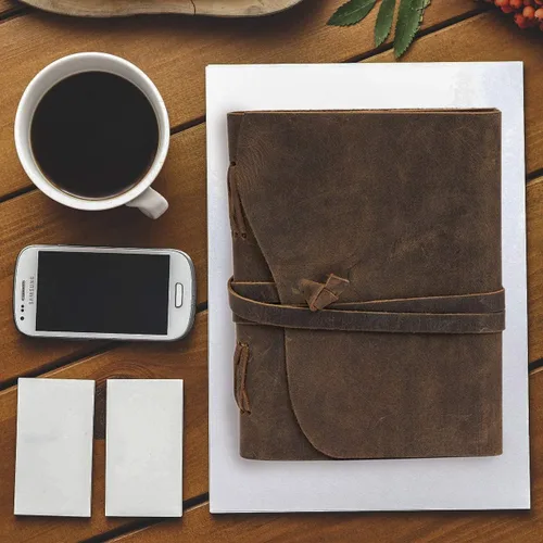 Vista 5 de Diario de viaje de cuero, cuaderno encuadernado vintage hecho a mano para hombres y mujeres, acabado antiguo, cuero de búfalo auténtico, papel