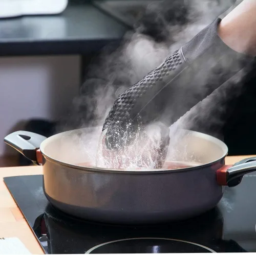 Vista 5 de Comsmart Guantes para barbacoa, guantes de silicona resistentes al calor para parrilla, manoplas de horno de cocina impermeables y largas con capa
