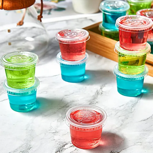 Vista 4 de Lilymicky 400 juegos de vasos de plástico desechables de 1 onza con tapas, pequeños recipientes de plástico para condimentos para salsa, vasos