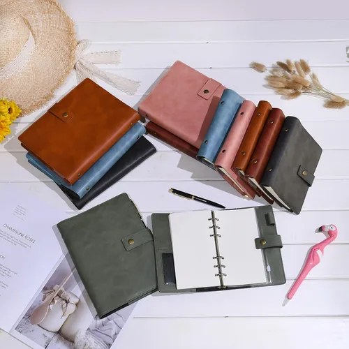 Vista 6 de WONDERPOOL Cuaderno de cuero recargable, cuaderno en espiral, carpeta de carpetas de diario A5 con puntos y bolsillos interiores para viajes, Marrón