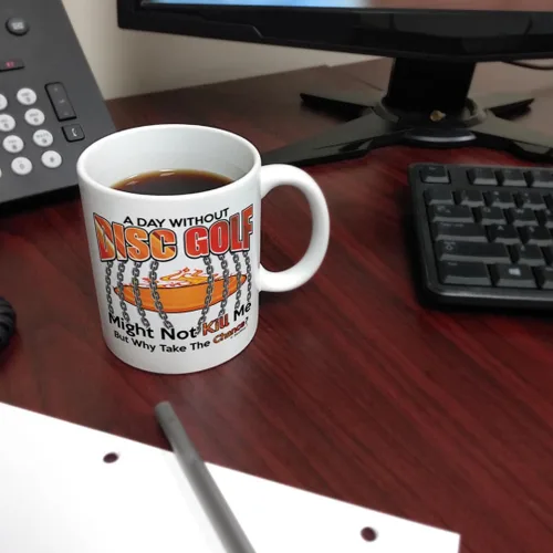 Vista 6 de Taza de golf de disco A Day Without Disc Golf Why Take The Chance Disc Golf 11oz taza de café de cerámica con asa
