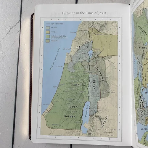 Vista 8 de Biblia amplia grabada a mano con letras y láser ESV, regalo personalizado, grabado de nombre personalizado disponible