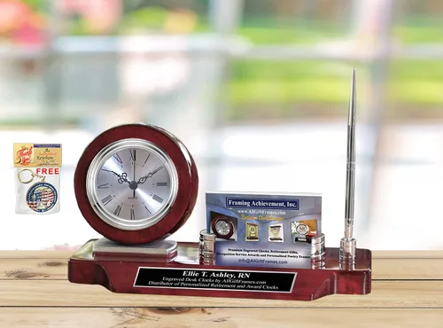 Vista 2 de AllGiftFrames Placa de nombre grabada personalizada con tarjetero de presentación, estuche personalizado único con pantalla de madera, soporte