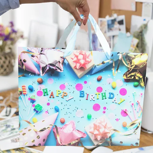 Vista 7 de LivebyCare Bolsas grandes de regalo de cumpleaños de 13 pulgadas con papel de seda y tarjeta, perfectas para bolsas de regalo para bebés, niños