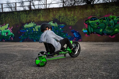 Vista 7 de Huffy Green Machine - Triciclo de deriva de 16 pulgadas, diseño ergonómico elegante, asiento ajustable, marco de acero duradero, fácil de operar