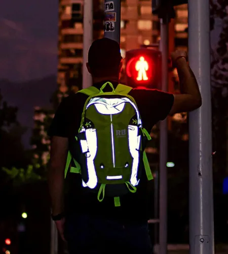 Vista 2 de Mochila reflectante RIDERBAG. Mochilas que te mantienen seguro día y noche. Alta visibilidad, viajero, mochila de motocicleta., forro polar verde