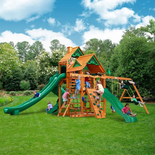 Vista 2 de Gorilla Playsets 01-0031-AP Juego de columpios de madera Great Skye II con techo de madera, 3 toboganes y pared de roca, color marrón