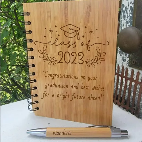 Vista 6 de xrlsg Cuaderno personalizado con foto grabada, cuaderno de bambú personalizado con bolígrafo, diarios en espiral para graduación, conmemorativo