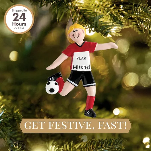 Vista 2 de Adorno de fútbol personalizado 2026 Adornos de Navidad deportivos grabados con láser para árbol Regalo de recuerdo personalizado de niño rubio