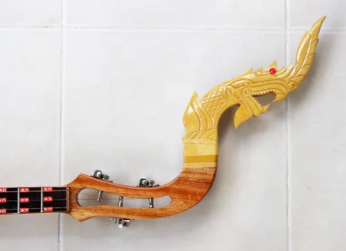 Vista 3 de Isarn Phin Acústica Eléctrica 3 Cuerdas, Instrumento Musical Tailandés Lao Guitarra, Pin118 Musical Clásica Tailandesa Tradicional, Marrón (Pin106)